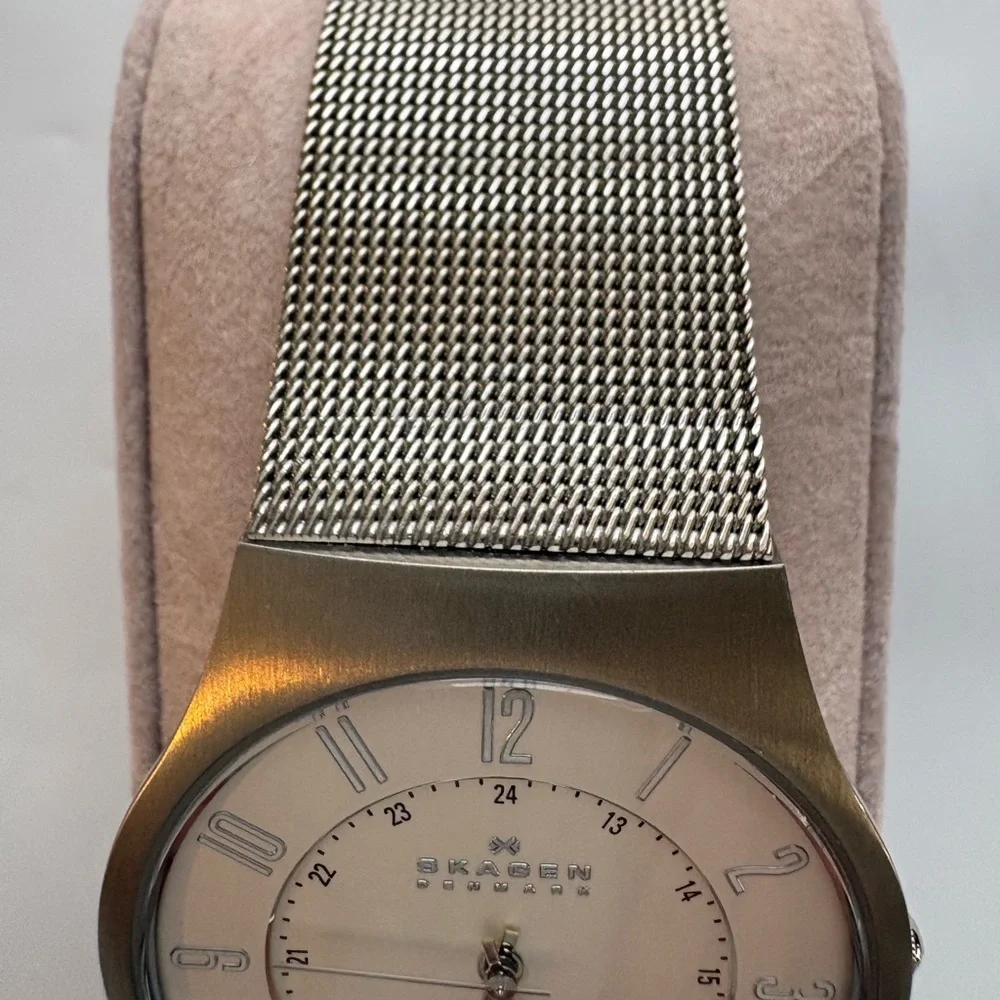 Skagen Stainless Steel Mesh Watch White Dial Date 24-Hour - Picture 2 of 10